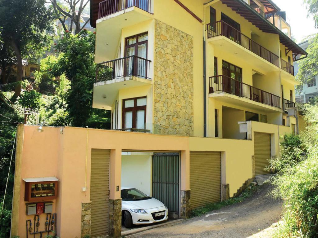 Aronka Homestay Канди Екстериор снимка