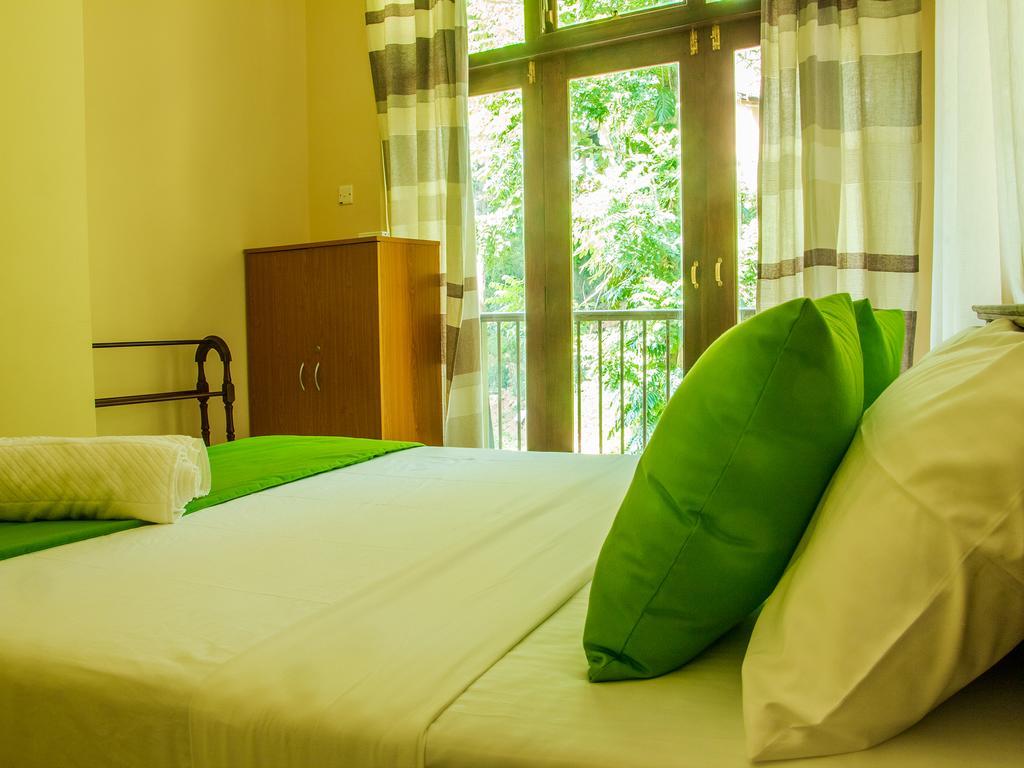 Aronka Homestay Канди Екстериор снимка