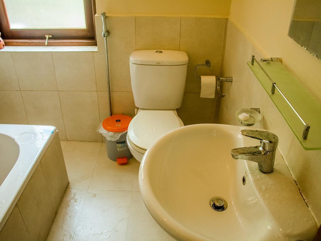 Aronka Homestay Канди Екстериор снимка