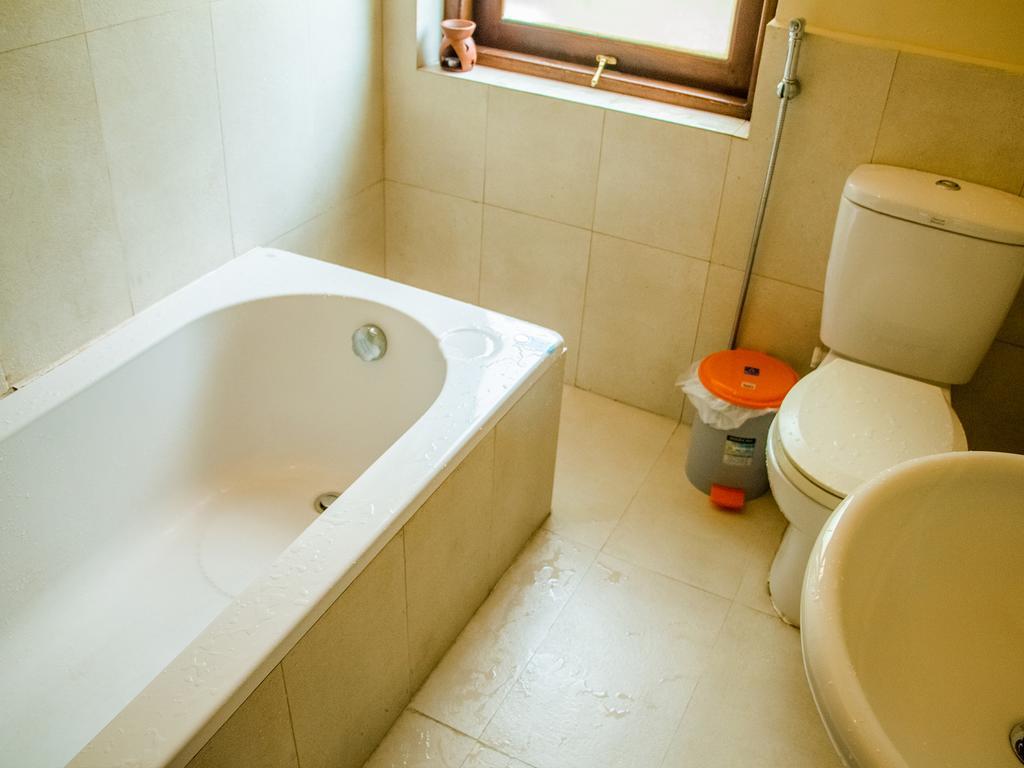 Aronka Homestay Канди Екстериор снимка