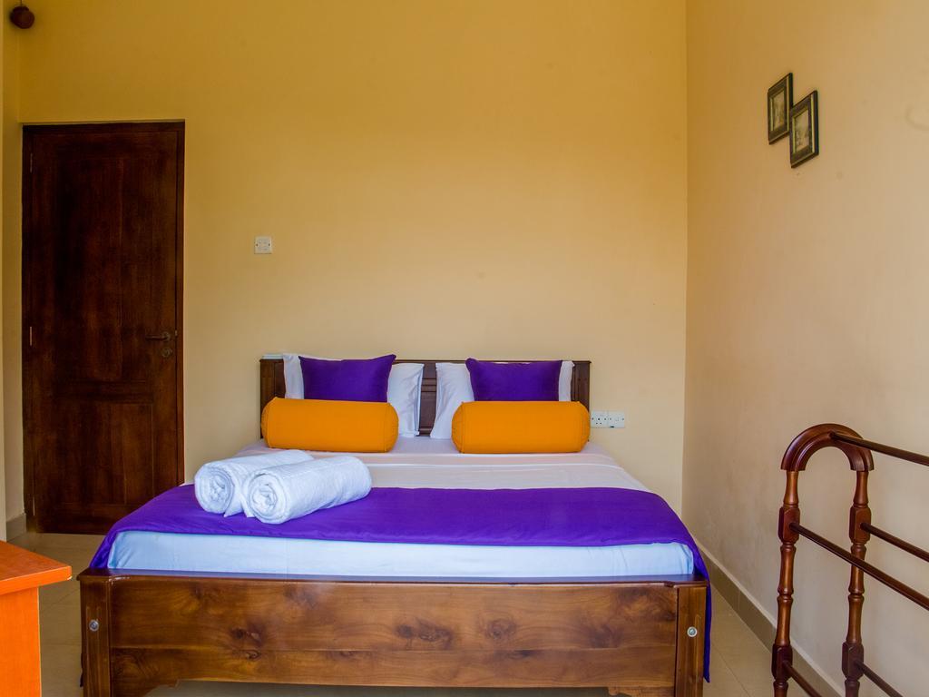 Aronka Homestay Канди Екстериор снимка
