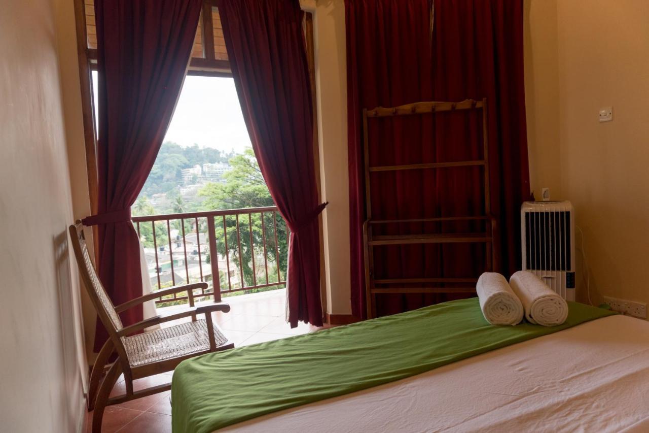 Aronka Homestay Канди Екстериор снимка