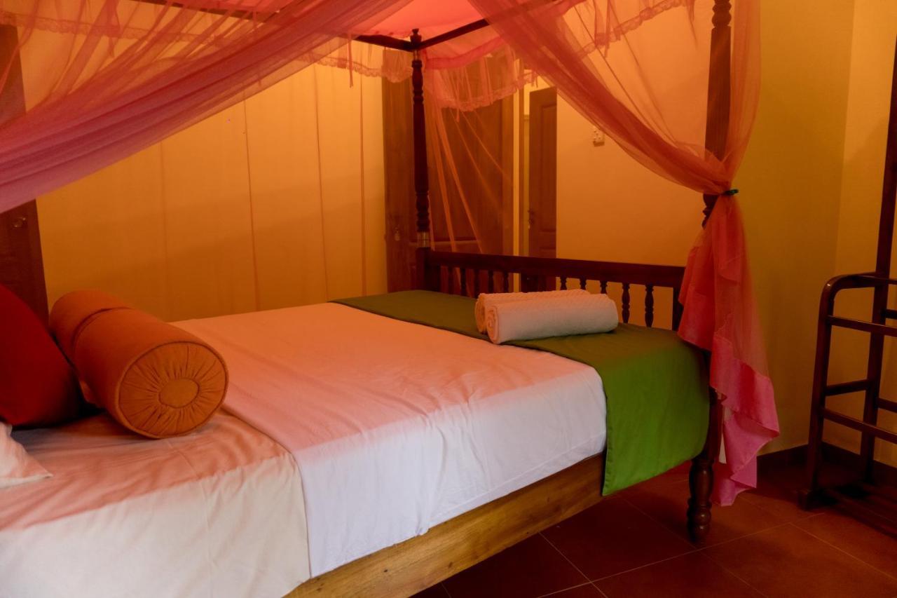Aronka Homestay Канди Екстериор снимка
