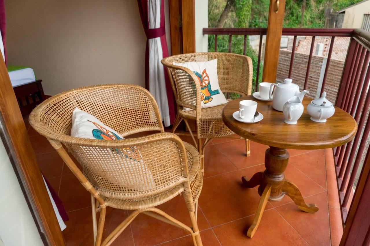 Aronka Homestay Канди Екстериор снимка