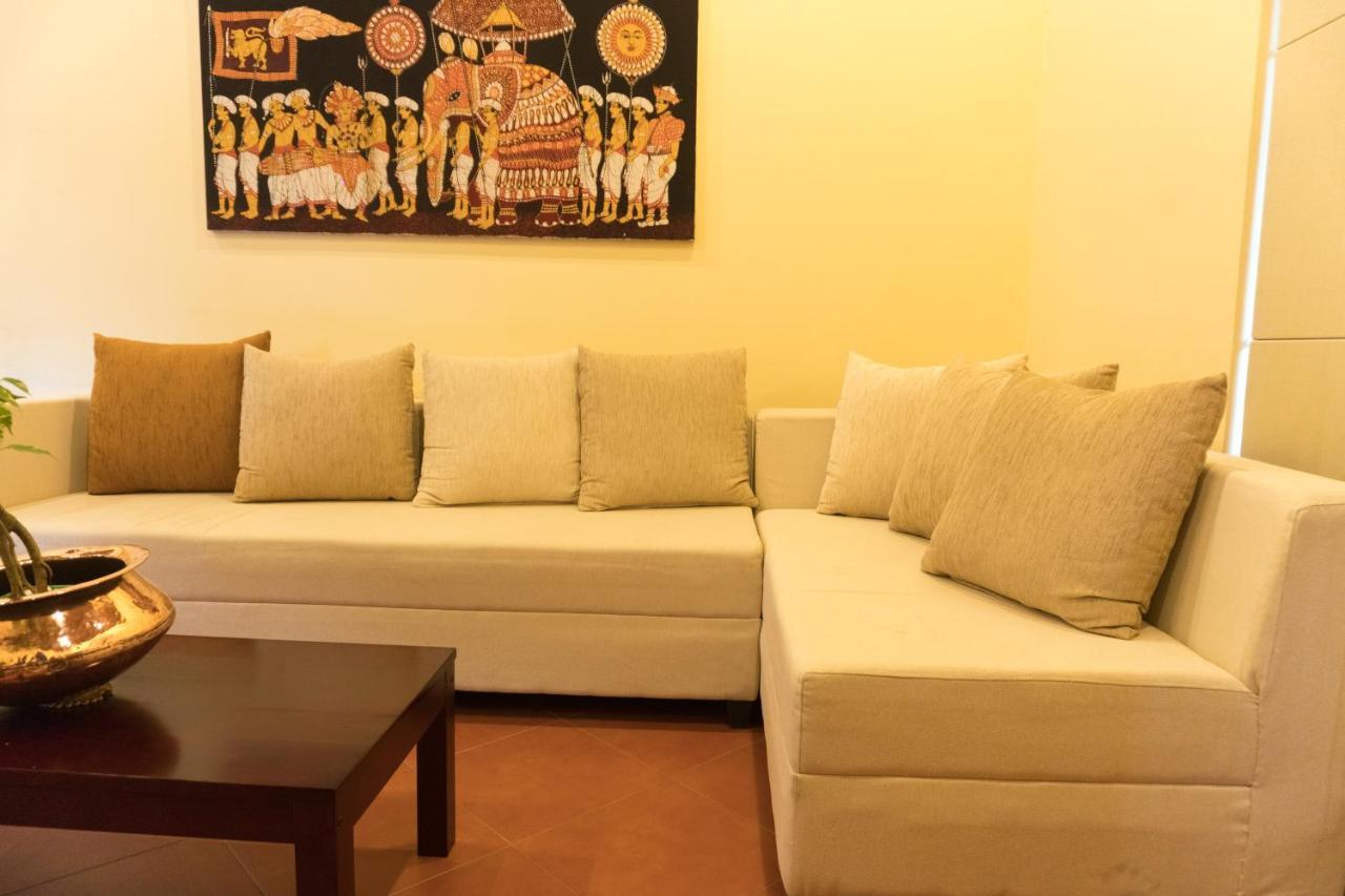 Aronka Homestay Канди Екстериор снимка
