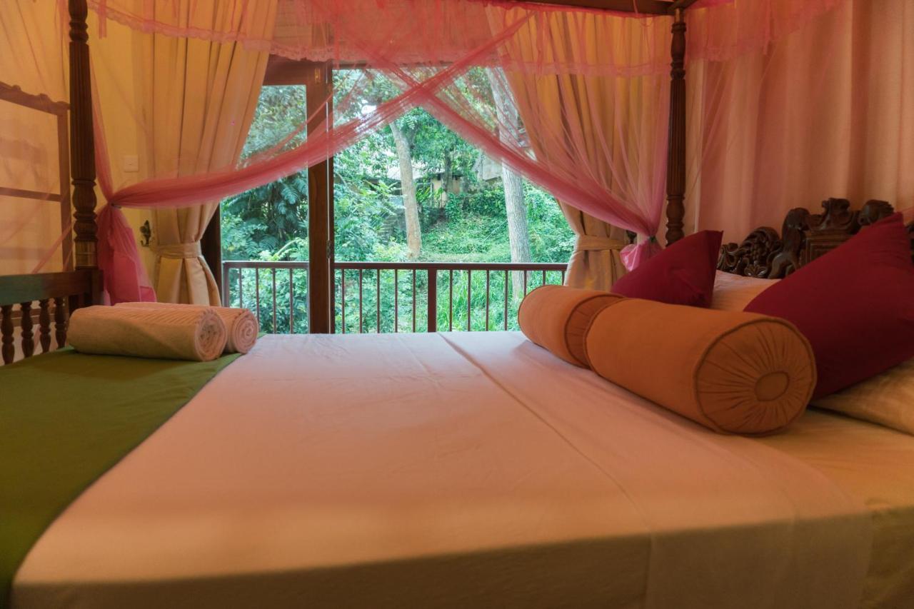 Aronka Homestay Канди Екстериор снимка