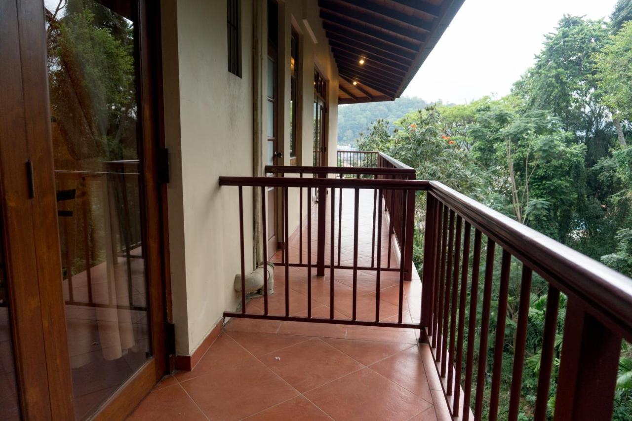 Aronka Homestay Канди Екстериор снимка