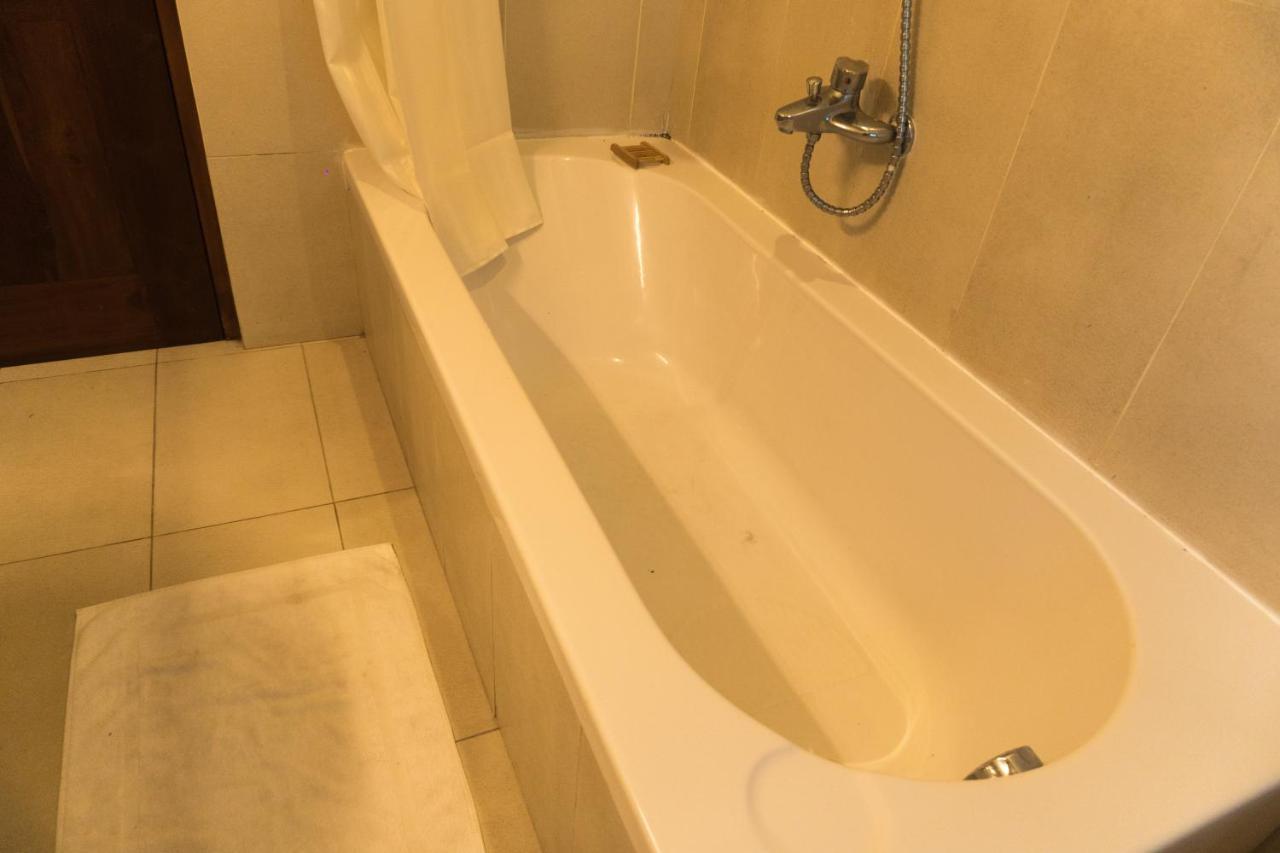 Aronka Homestay Канди Екстериор снимка