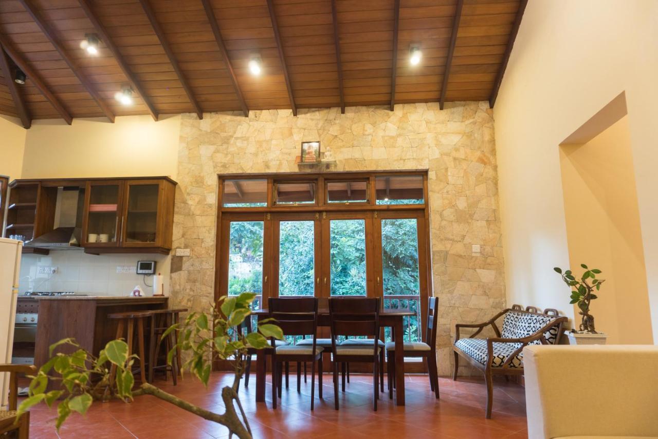 Aronka Homestay Канди Екстериор снимка