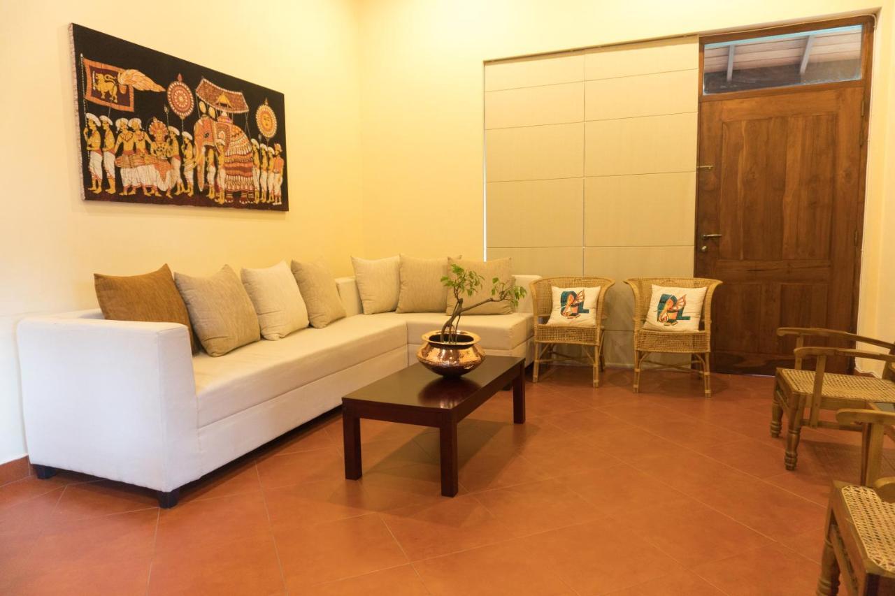 Aronka Homestay Канди Екстериор снимка