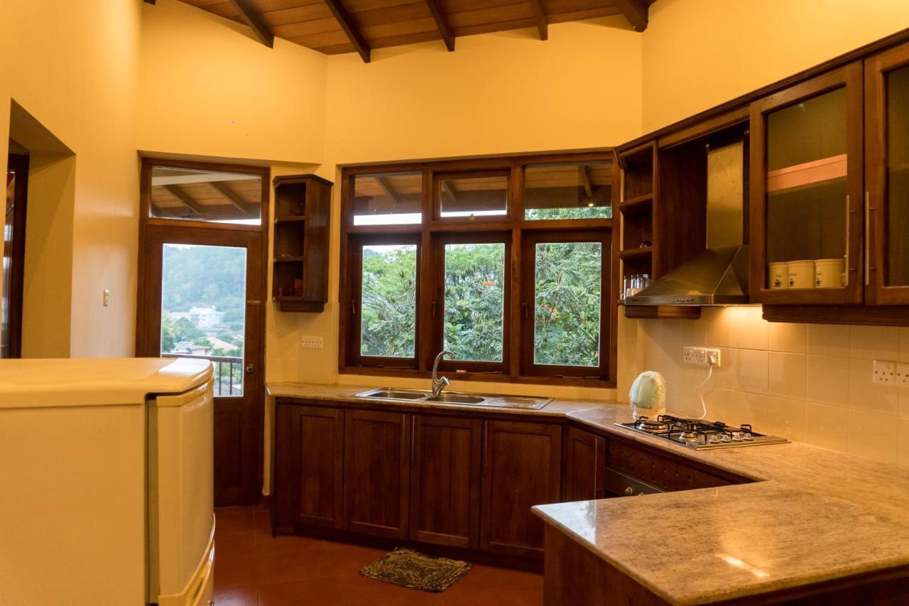 Aronka Homestay Канди Стая снимка