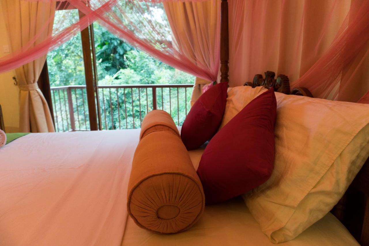 Aronka Homestay Канди Екстериор снимка