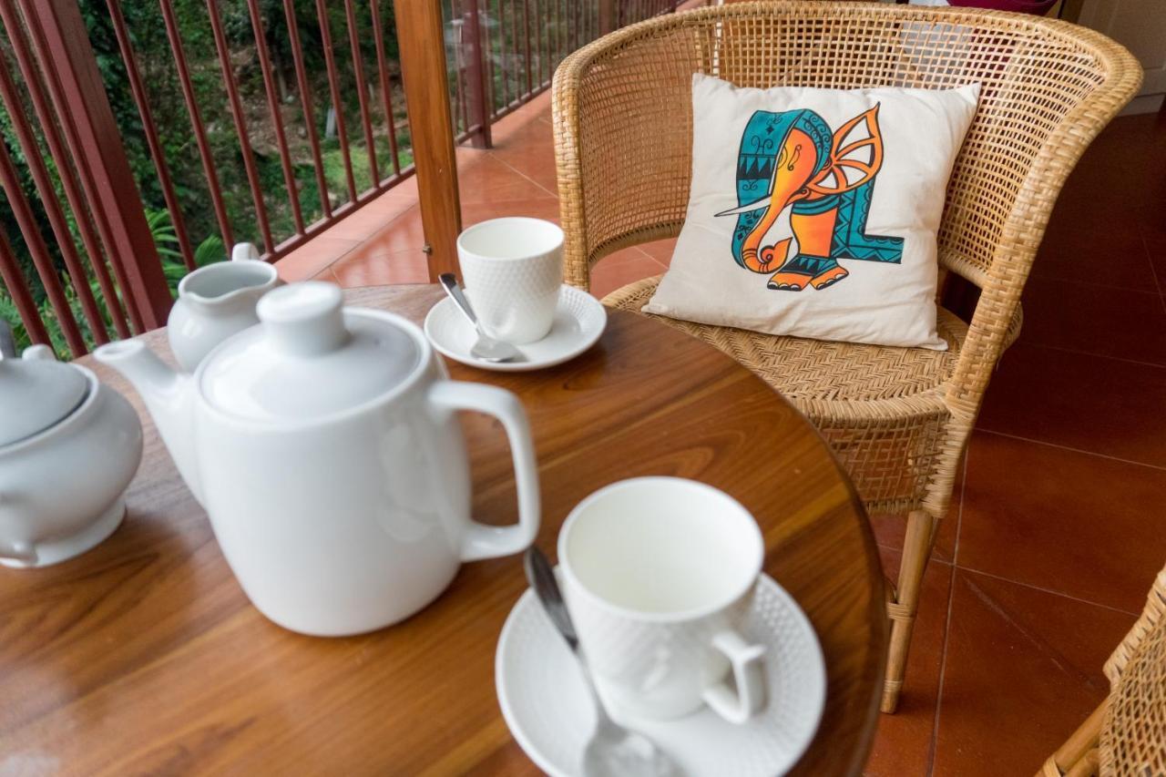Aronka Homestay Канди Стая снимка